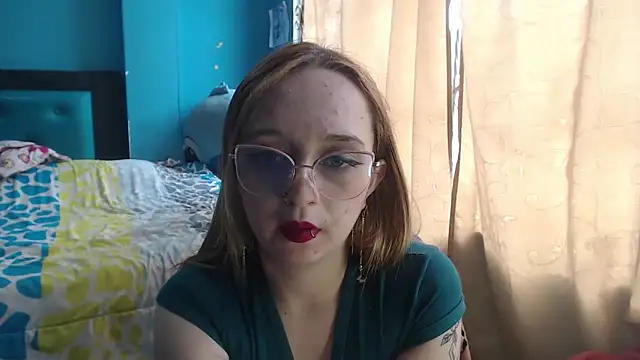 Liaroberts1 online show from February 1, 2025, 6:08 pm