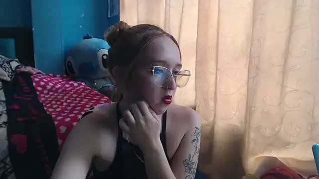 Liaroberts1 online show from February 11, 2025, 6:11 pm