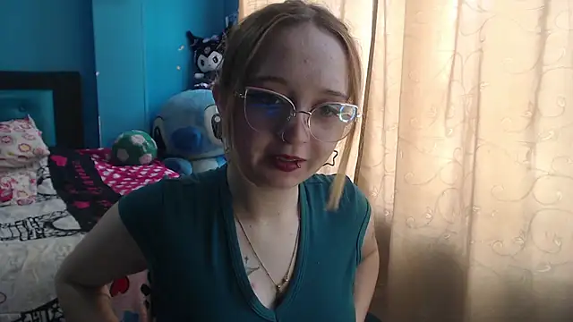 Liaroberts1 online show from March 18, 2025, 2:59 pm