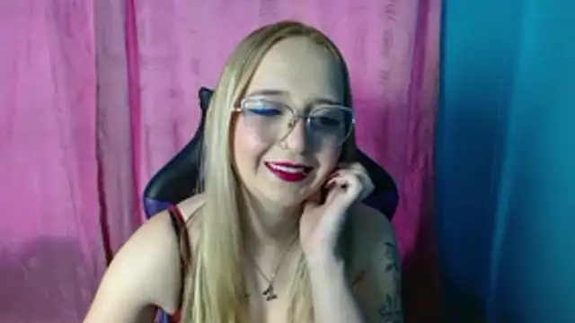 Snapshot of Liaroberts1 chatting on June 18, 2026, 1:48 pm Liaroberts1 online show from June 18, 2026, 1:48 pm