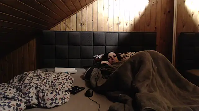 BoeseMoni1998 online show from February 15, 2025, 7:28 pm