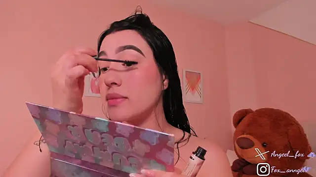 angeel fox online show from October 28, 2025, 3:43 am