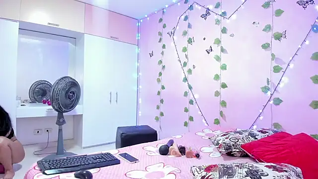 ambersmitx online show from December 19, 2024, 4:57 pm