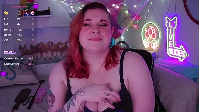 Snapshot of opalreigning chatting on February 8, 2025, 9:35 am opalreigning online show from February 8, 2025, 9:35 am