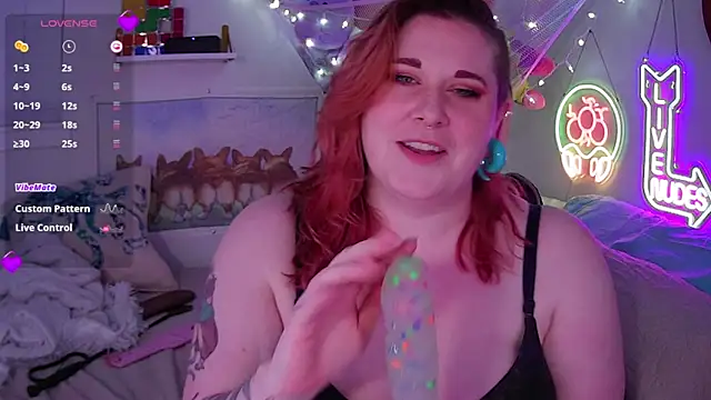 Snapshot of opalreigning chatting on February 14, 2025, 9:34 am opalreigning online show from February 14, 2025, 9:34 am