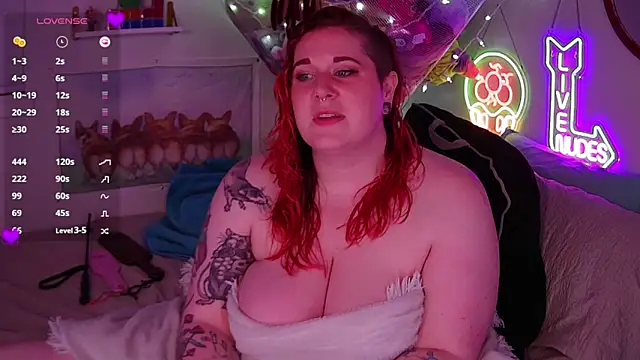 Snapshot of opalreigning chatting on October 4, 2025, 10:46 am opalreigning online show from October 4, 2025, 10:46 am