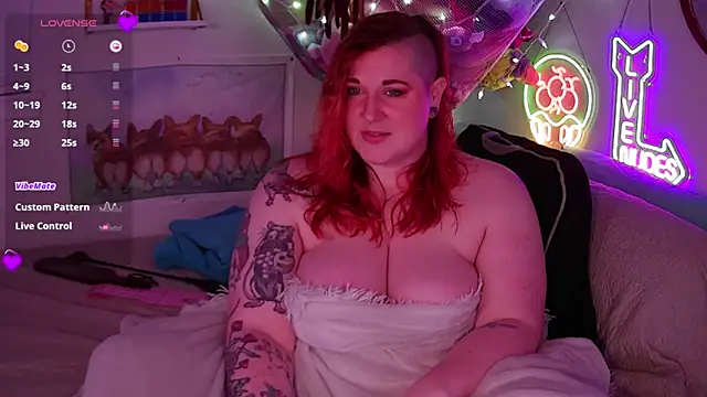 Snapshot of opalreigning chatting on October 14, 2025, 7:42 am opalreigning online show from October 14, 2025, 7:42 am