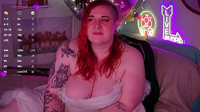 Snapshot of opalreigning chatting on October 16, 2025, 9:43 am opalreigning online show from October 16, 2025, 9:43 am