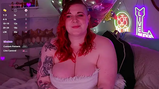 Snapshot of opalreigning chatting on October 31, 2025, 8:15 am opalreigning online show from October 31, 2025, 8:15 am