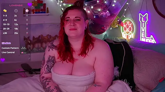 Snapshot of opalreigning chatting on November 10, 2025, 11:20 am opalreigning online show from November 10, 2025, 11:20 am