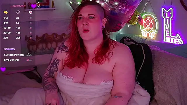 Snapshot of opalreigning chatting on December 2, 2025, 10:31 am opalreigning online show from December 2, 2025, 10:31 am