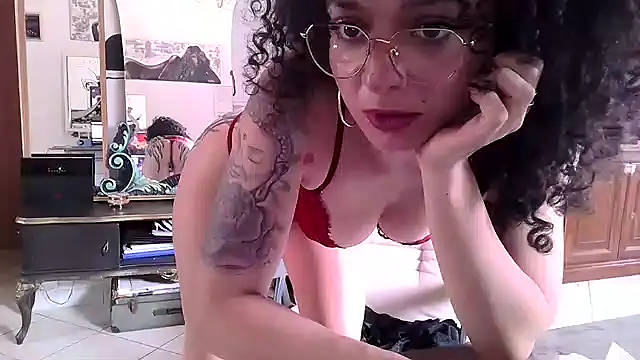 Snapshot of Emily_Posh chatting on May 13, 2026, 9:50 am Emily Posh online show from May 13, 2026, 9:50 am