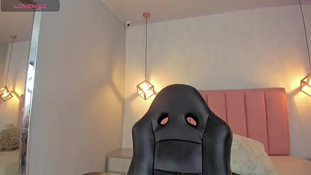 SUNNYCYRUS online show from February 11, 2026, 11:37 am