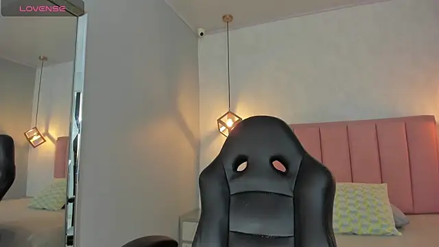 SUNNYCYRUS online show from March 24, 2026, 1:05 pm