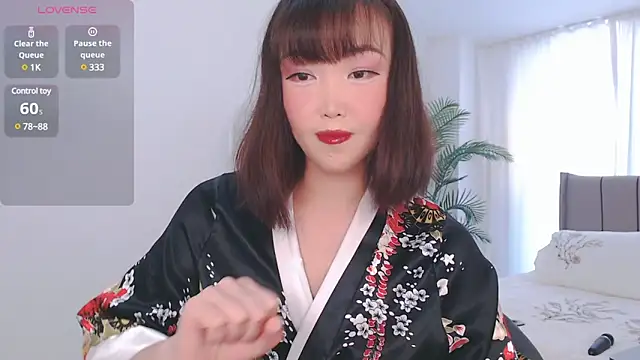 TumiLio online show from March 12, 2025, 2:34 pm