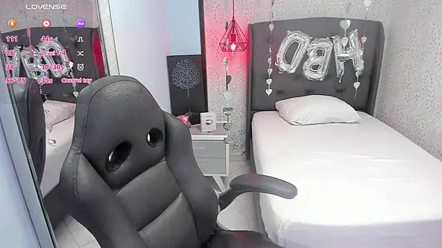 SUZETMONACO online show from November 22, 2025, 7:35 pm