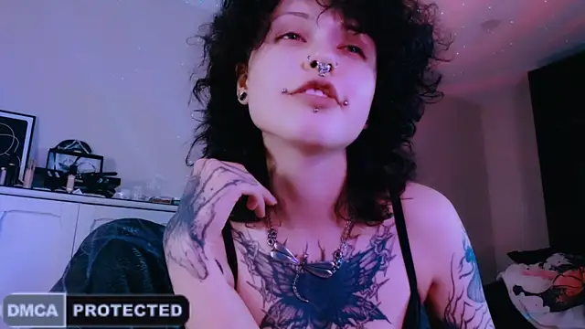 NaughtyLittleFox online show from May 31, 2026, 5:37 am