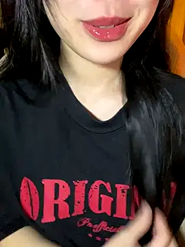 minmin2kk5 online show from November 18, 2025, 2:32 pm