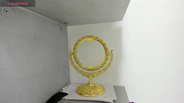 Cherllynn online show from November 10, 2025, 3:22 pm