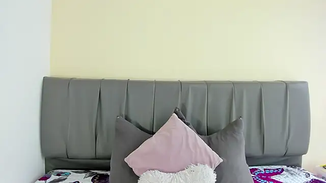 Cherllynn online show from December 4, 2025, 2:48 pm