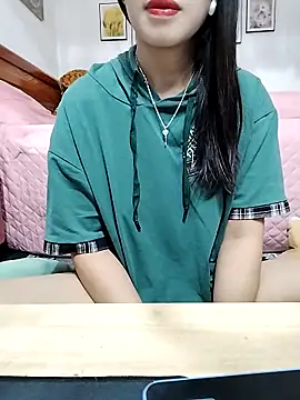 Snapshot of cream1299 chatting on September 24, 2025, 12:25 am cream1299 online show from September 24, 2025, 12:25 am