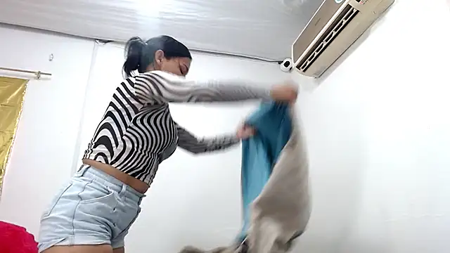 camilavagina24 online show from January 18, 2025, 5:37 pm