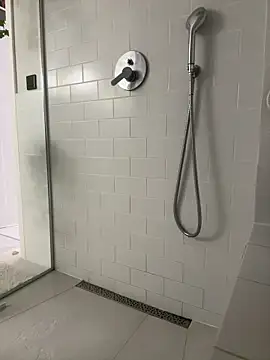 rafkiexh online show from February 5, 2026, 9:08 pm