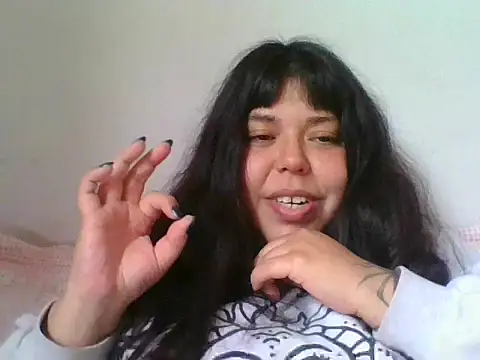 scarletttlove online show from June 13, 2026, 6:17 pm