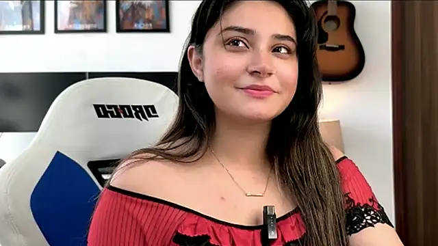 Snapshot of demieliss chatting on May 12, 2026, 8:44 am demieliss online show from May 12, 2026, 8:44 am