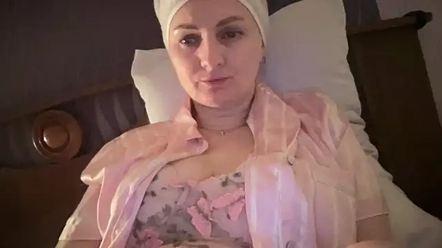 Snapshot of Viola_sweet chatting on June 21, 2026, 12:02 am Viola sweet online show from June 21, 2026, 12:02 am