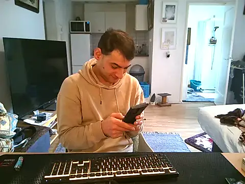Snapshot of mihaimichael chatting on March 28, 2026, 12:16 pm mihaimichael online show from March 28, 2026, 12:16 pm