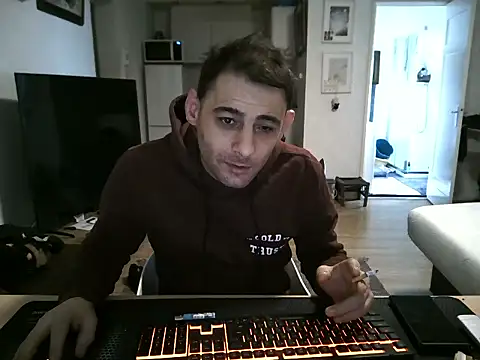 Snapshot of mihaimichael chatting on March 31, 2026, 1:55 pm mihaimichael online show from March 31, 2026, 1:55 pm