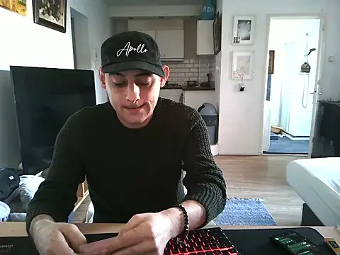 Snapshot of mihaimichael chatting on April 7, 2026, 2:39 pm mihaimichael online show from April 7, 2026, 2:39 pm