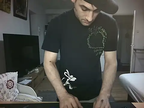 Snapshot of mihaimichael chatting on April 9, 2026, 10:15 pm mihaimichael online show from April 9, 2026, 10:15 pm