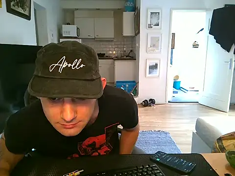 Snapshot of mihaimichael chatting on June 13, 2026, 11:52 am mihaimichael online show from June 13, 2026, 11:52 am