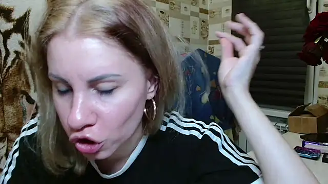 Snapshot of TherestlessKitty chatting on June 14, 2026, 10:45 pm TherestlessKitty online show from June 14, 2026, 10:45 pm