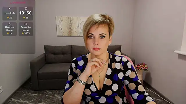 Julia Wilsone online show from February 6, 2026, 7:02 am