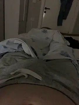 Snapshot of Erenn34 chatting on September 11, 2025, 11:49 pm Erenn34 online show from September 11, 2025, 11:49 pm