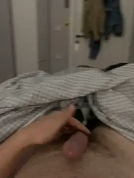 Snapshot of Erenn34 chatting on October 22, 2025, 11:37 pm Erenn34 online show from October 22, 2025, 11:37 pm