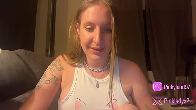 Snapshot of Pinkyladyxxx chatting on May 15, 2026, 11:23 pm Pinkyladyxxx online show from May 15, 2026, 11:23 pm