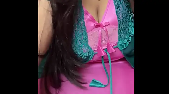 Snapshot of Moody_Girl2 chatting on December 22, 2024, 6:37 pm Moody Girl2 online show from December 22, 2024, 6:37 pm