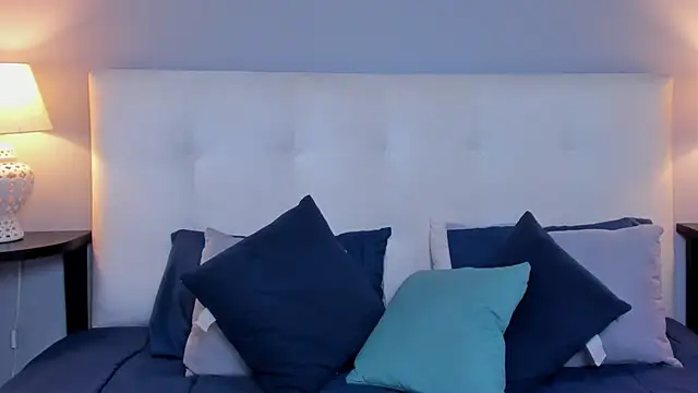 SaraaJhonsonn online show from February 13, 2025, 4:39 pm