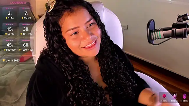 Snapshot of loly_marce chatting on February 6, 2025, 11:15 pm loly marce online show from February 6, 2025, 11:15 pm