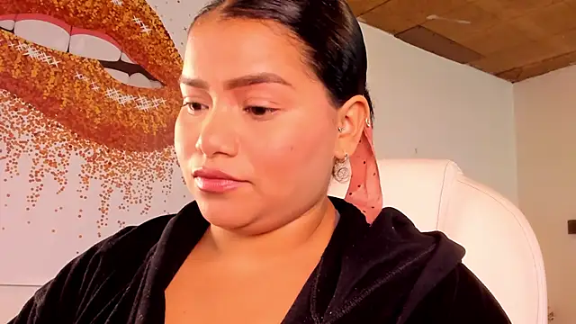 Snapshot of loly_marce chatting on February 13, 2025, 8:45 pm loly marce online show from February 13, 2025, 8:45 pm