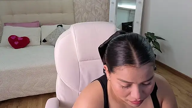 Snapshot of loly_marce chatting on September 12, 2025, 8:42 pm loly marce online show from September 12, 2025, 8:42 pm