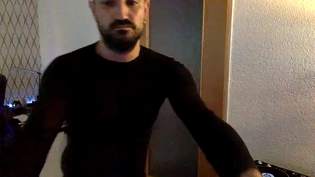 tomz0819 online show from March 15, 2025, 3:37 pm