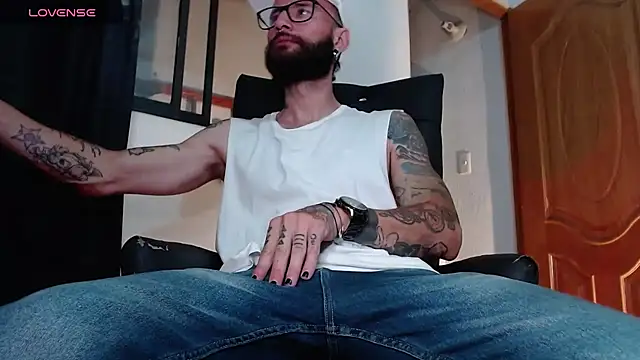 Snapshot of ren_stipee chatting on February 15, 2025, 4:03 am ren stipee online show from February 15, 2025, 4:03 am