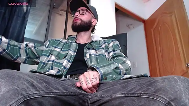 Snapshot of ren_stipee chatting on February 27, 2025, 5:56 am ren stipee online show from February 27, 2025, 5:56 am