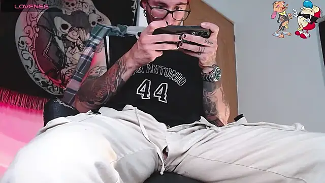 Snapshot of ren_stipee chatting on October 1, 2025, 10:10 am ren stipee online show from October 1, 2025, 10:10 am