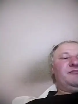 Snapshot of Grasul78 chatting on November 18, 2025, 4:00 pm Grasul78 online show from November 18, 2025, 4:00 pm